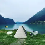 Cozy Nature Retreat, Danish Design W Jacuzzi Option Sogndal
