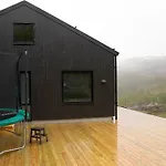 Cozy Nature Retreat, Danish Design W Jacuzzi Option Feriehus