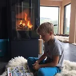 Cozy Nature Retreat, Danish Design W Jacuzzi Option Semesterbostad Sogndal