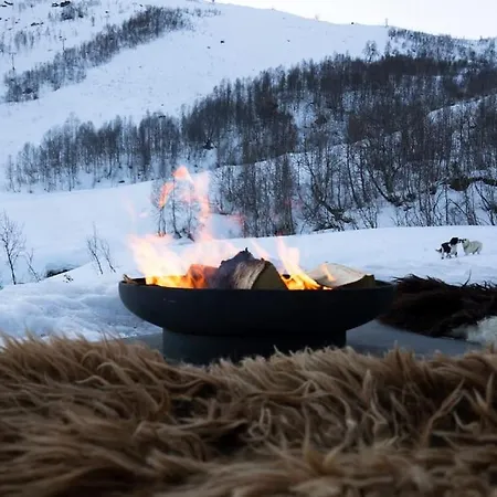 Cozy Nature Retreat, Danish Design W Jacuzzi Option Sogndal