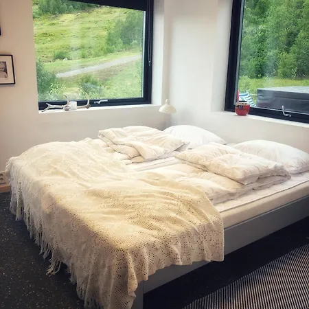 Cozy Nature Retreat, Danish Design W Jacuzzi Option Sogndal