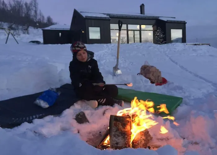Cozy Nature Retreat, Danish Design W Jacuzzi Option Сasa de vacaciones Sogndal