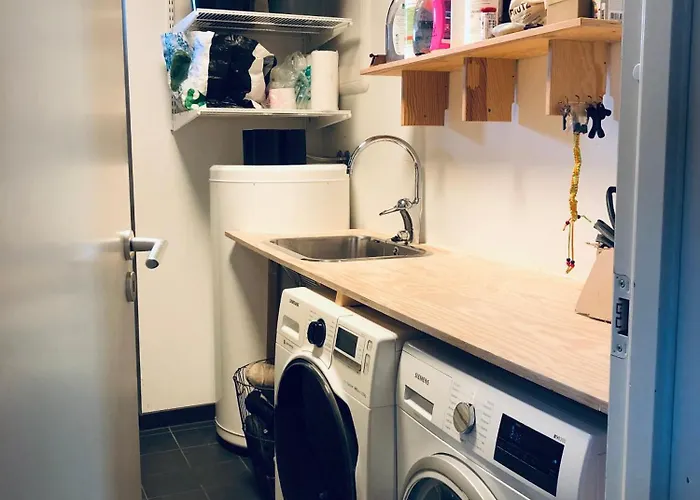 Cozy Nature Retreat, Danish Design W Jacuzzi Option Hébergement de vacances Sogndal