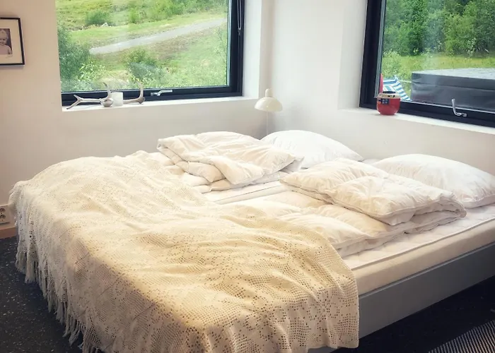 Cozy Nature Retreat, Danish Design W Jacuzzi Option Sogndal